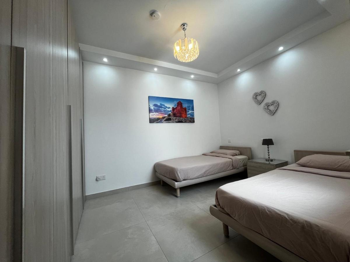 Stunning Penthouse, 2 Bedroom, Heart Of Слима Екстериор снимка
